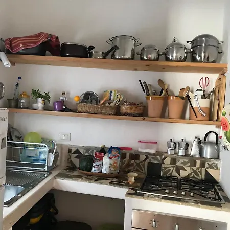 Casa Lena, Via Tafuri 4 *
