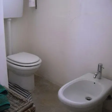 Casa Lena, Via Tafuri 4 *
